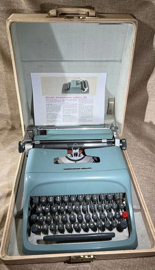 Vintage Underwood Olivetti Portable Blue Typewriter With Case