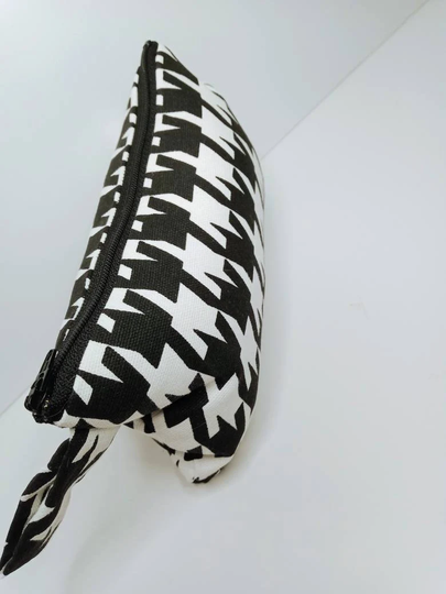 Hounds Tooth Black & White Padded Bag
